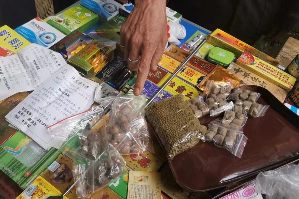 廖某销售的“药丸”  万盛警方供图