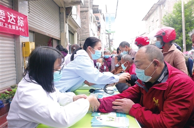 为群众健康保驾护航&mdash;&mdash;仁贤街道社区卫生服务中心开展慢性病义诊活动.jpg