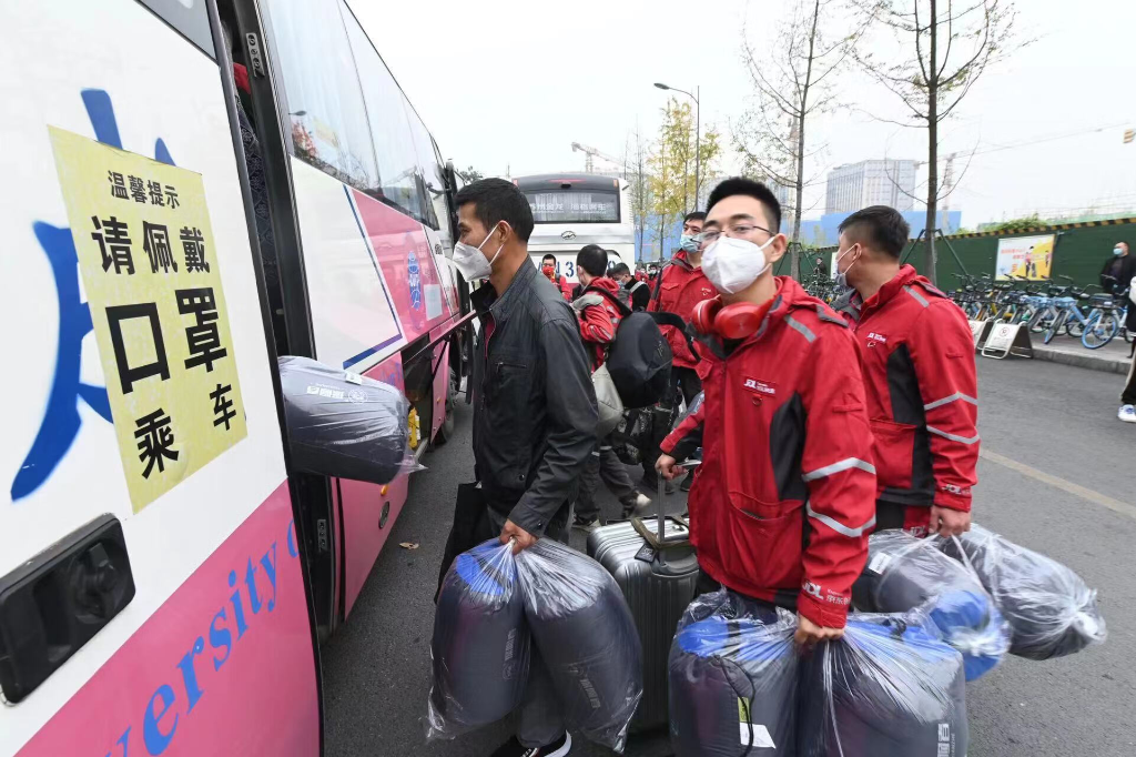 京东从外地调集300余名快递小哥，增援重庆物资派送工作。受访者供图