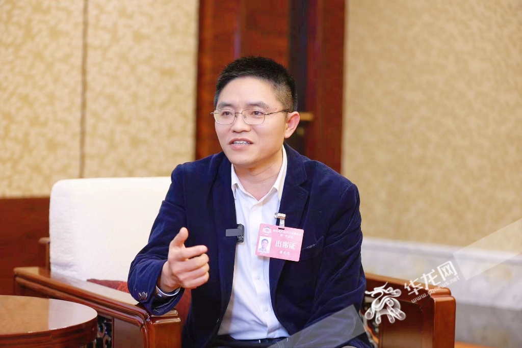 重庆市政协委员蔡光忠。华龙网-新重庆客户端记者罗杰 摄