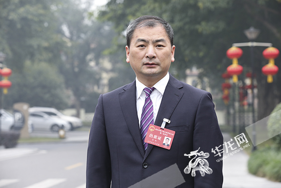 重庆市人大代表夏林。华龙网-新重庆客户端记者李文科 摄 重庆市人大代表夏林。华龙网-新重庆客户端记者李文科 摄