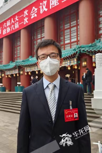 重庆市人大代表,酉阳规资局党组书记、局长岳雷。华龙网-新重庆客户端记者 石涛 摄 重庆市人大代表,酉阳规资局党组书记、局长岳雷。华龙网-新重庆客户端记者 石涛 摄
