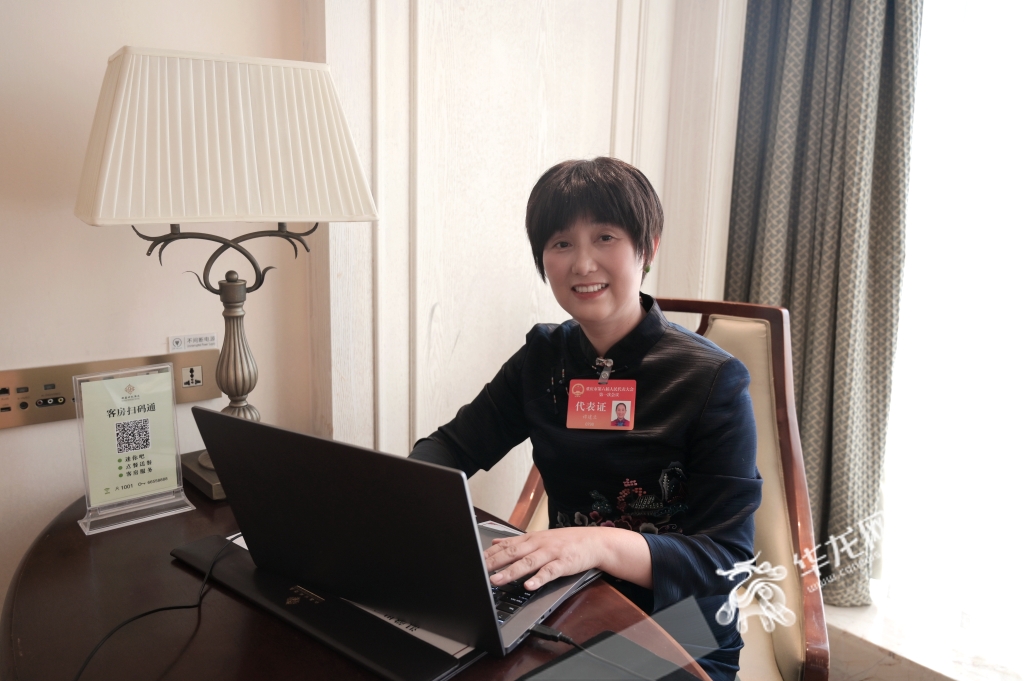 重庆市人大代表谭建兰。华龙网-新重庆客户端首席记者 佘振芳 摄