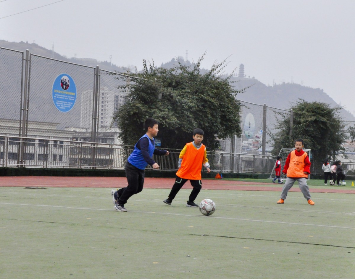 足球社团活动。摄影：董存春_副本.jpg