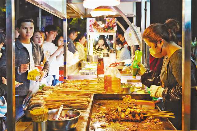 民心佳園“網(wǎng)紅夜市”能否健康持續(xù)開下去1