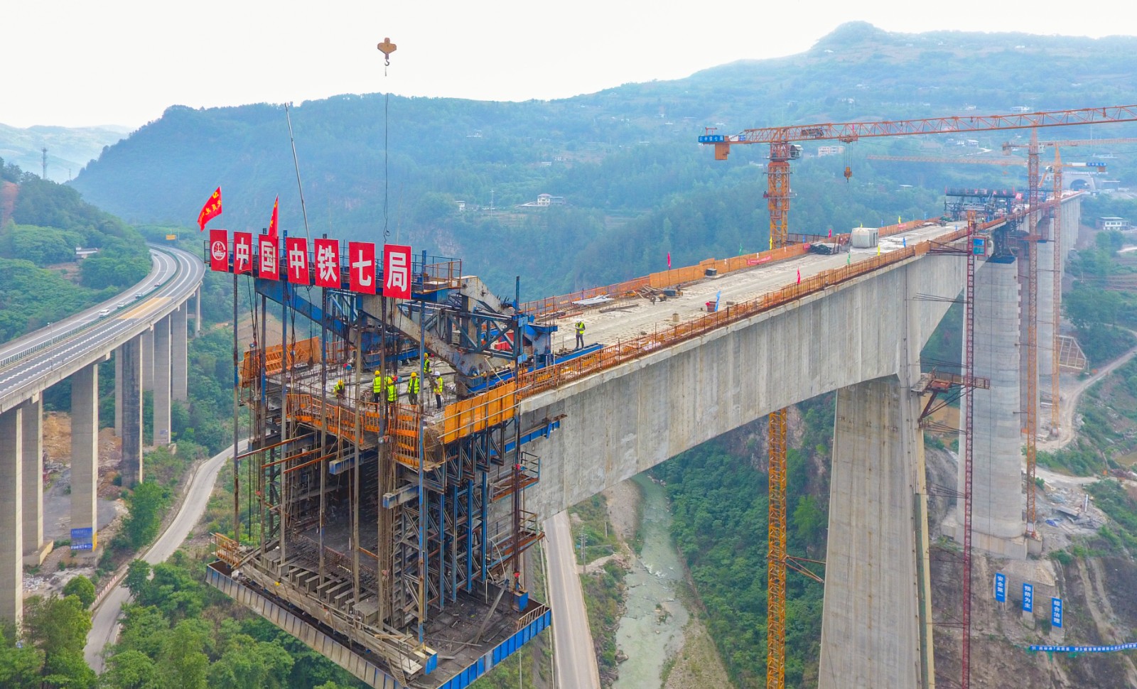 渝黔高铁重庆至黔江段施工现场.jpg
