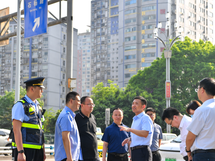 李顺调研“五一”期间安全生产、交通保障和文旅市场运行