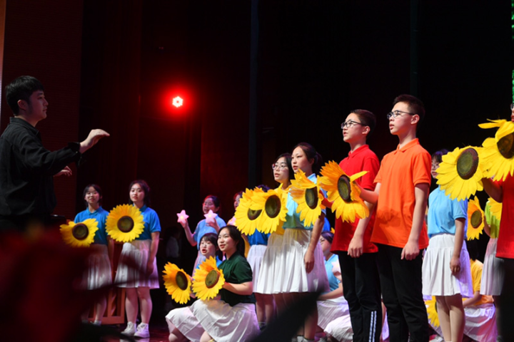 重庆市铁路中学教育集团开展五四青年节活动 “铁中青年说”展示青春之光