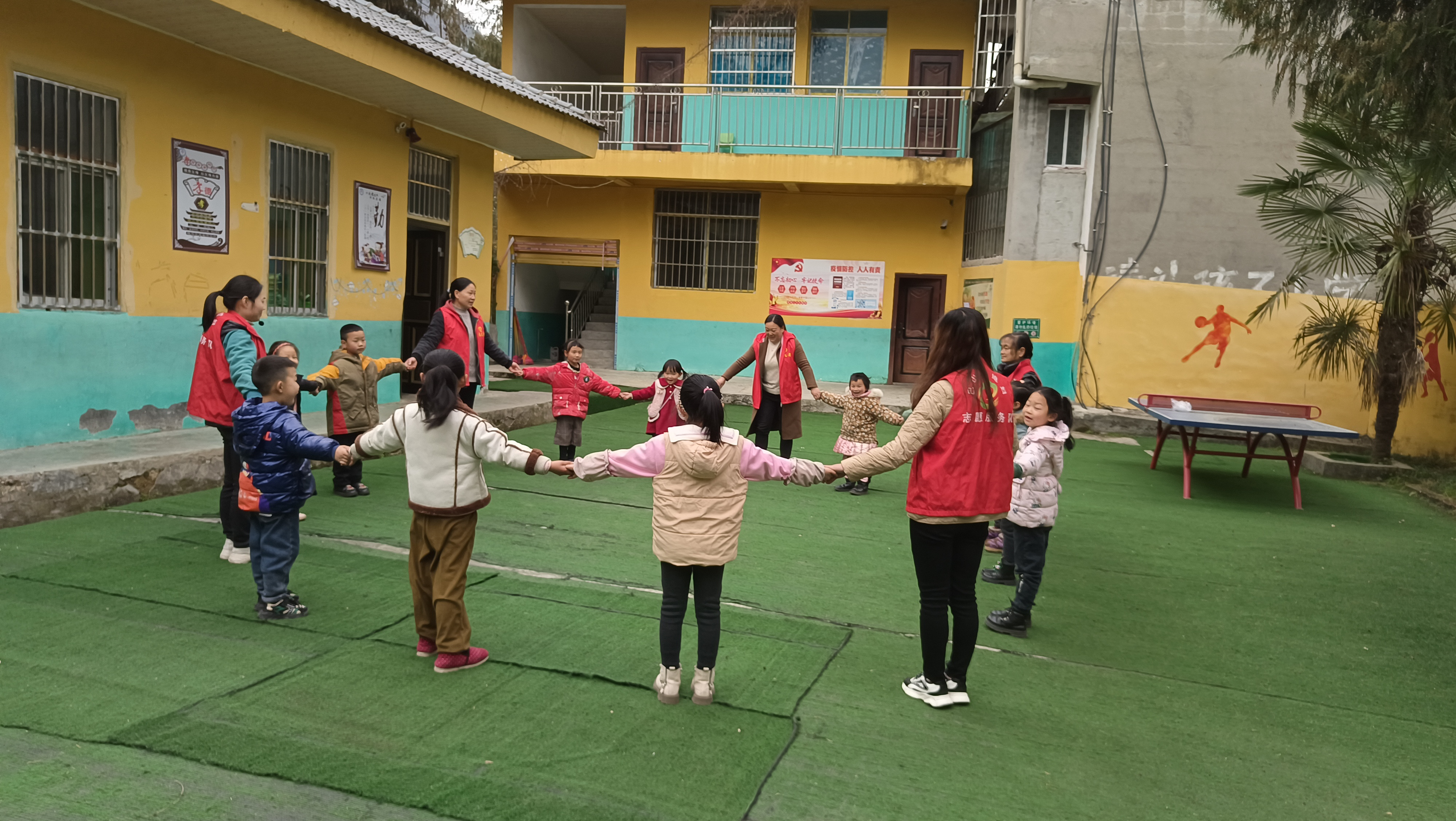 明安村莲花小学开展手拉手互助学习活动.jpg