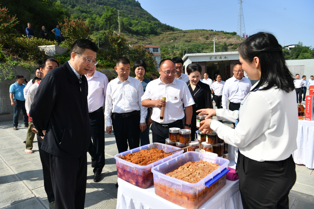 3现场观摩赵家街道周都村基层党建工作亮点成效 朱书灵摄 (11).JPG