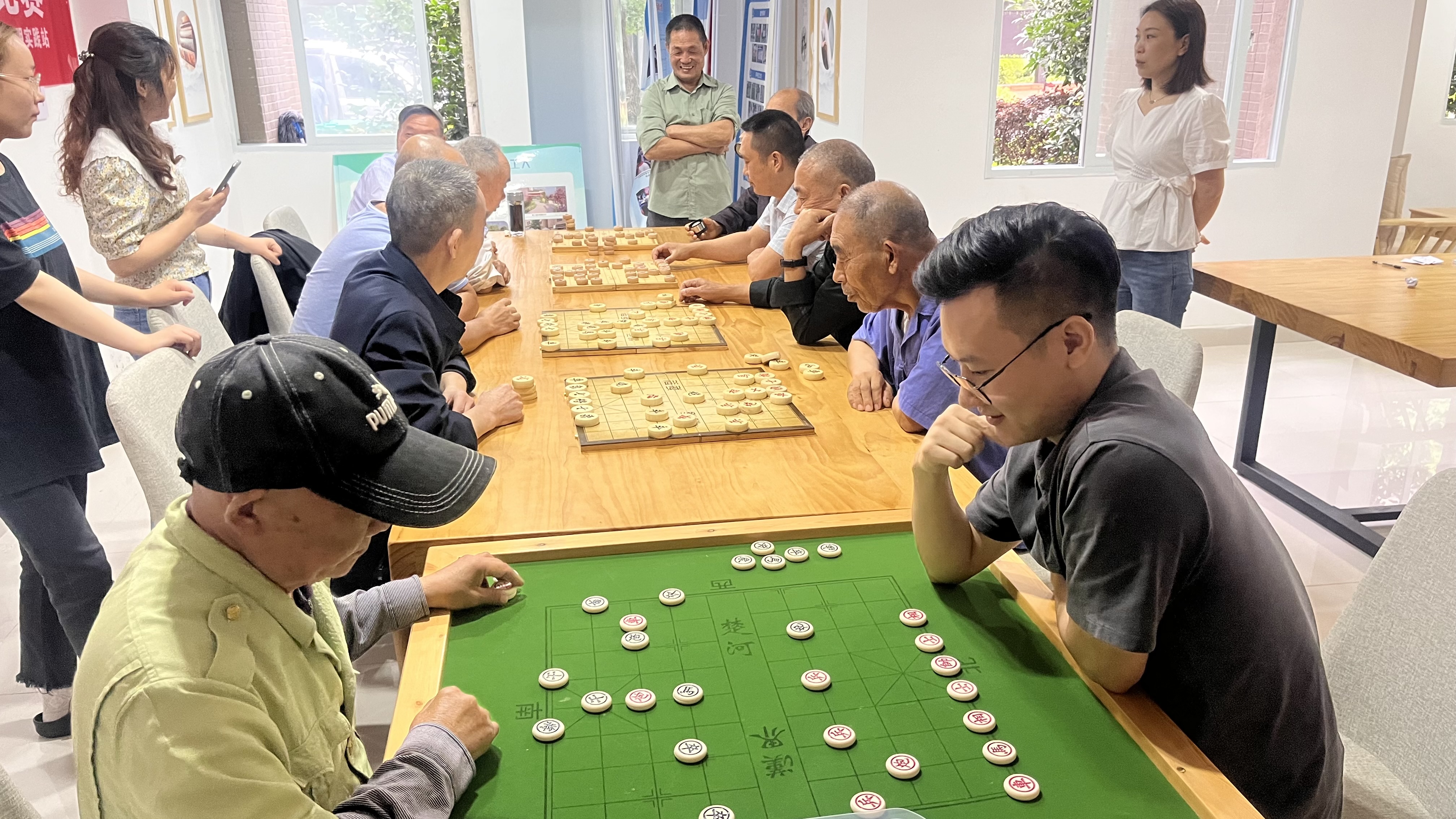 以棋会友棋乐无穷复盛镇石河溪社区新时代文明实践站开展象棋比赛