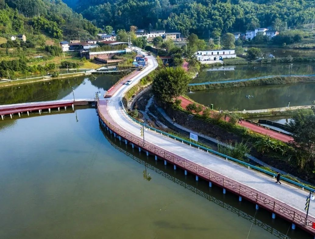 北碚區(qū)龍王村生態(tài)垂釣基地.jpg