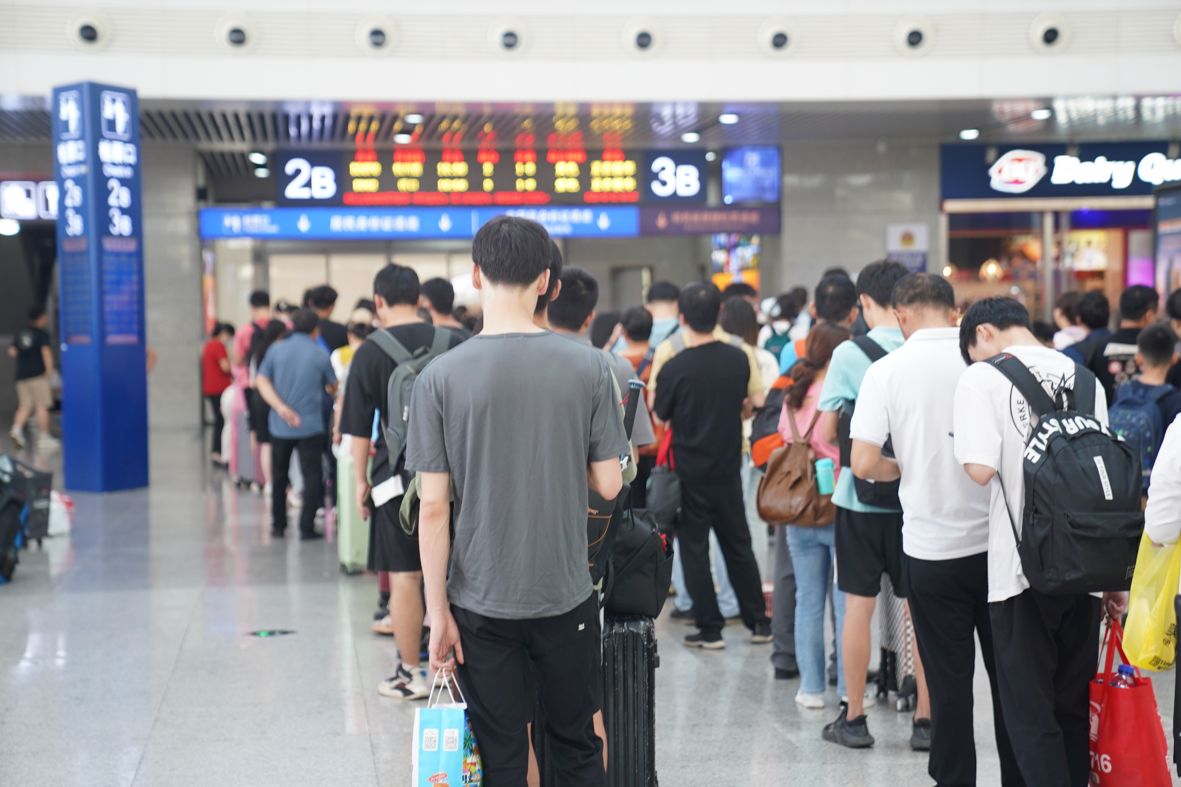 暑期旅游客运火爆！重庆车站7月发送旅客696.5万人次