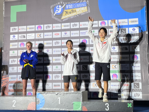 世界青年攀岩锦标赛 九龙坡女将杨飞燕斩获铜牌
