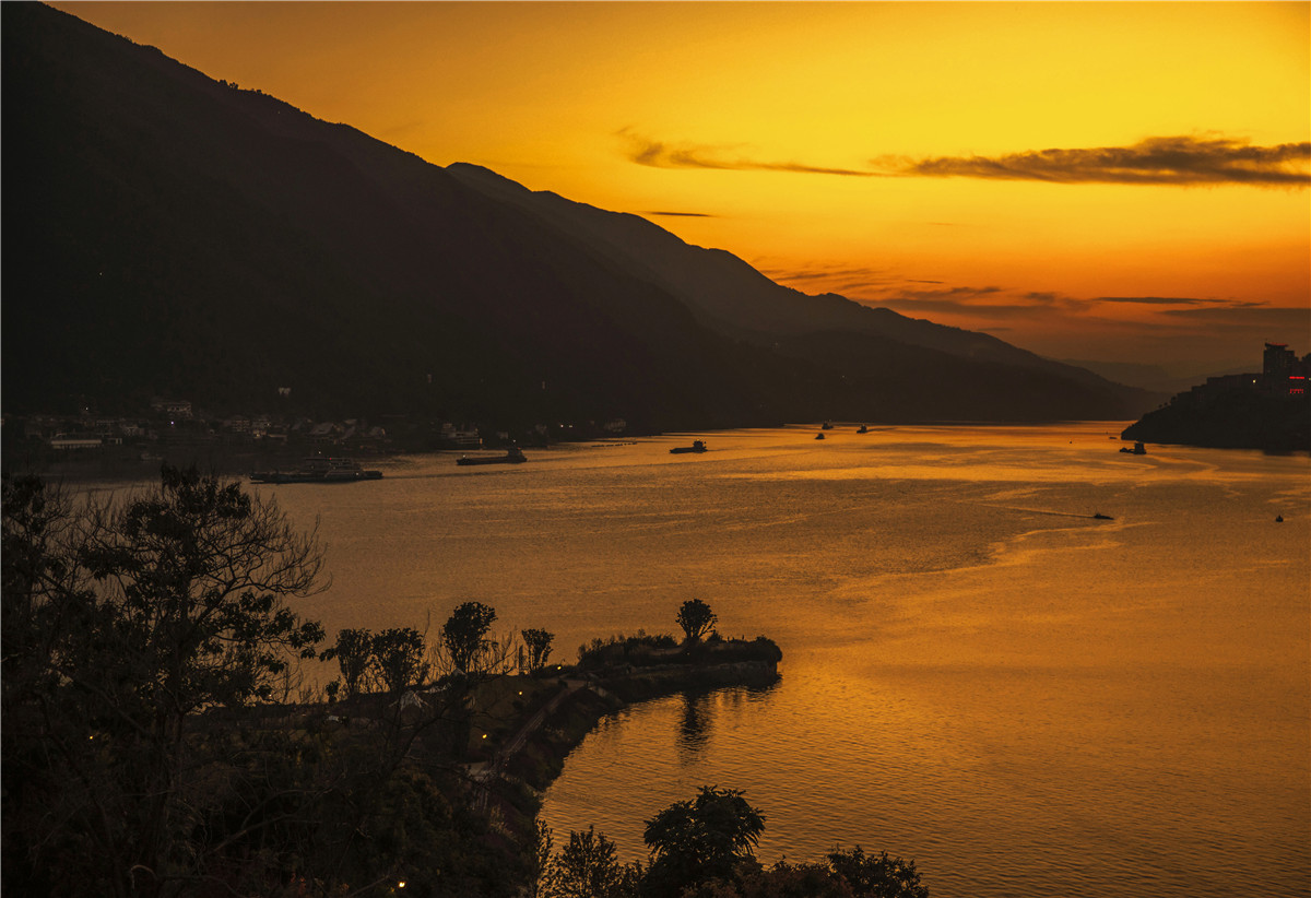 夕阳西下，再现长河落日美景。摄影：谭昌藩