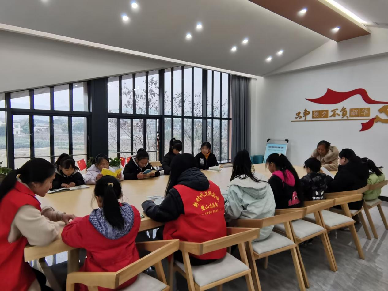璧山区七塘镇喜观村新时代文明实践站12.20开展&ldquo;快乐阅读 幸福成长&rdquo;为主题的亲子阅读活动.png