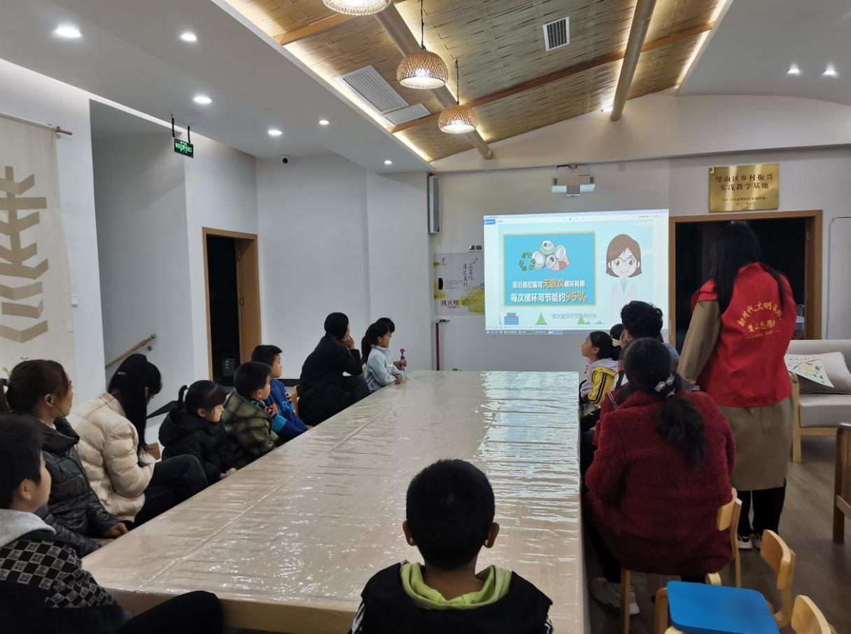 璧山区七塘镇喜观村新时代文明实践站12.7开展垃圾分类理论宣讲.png