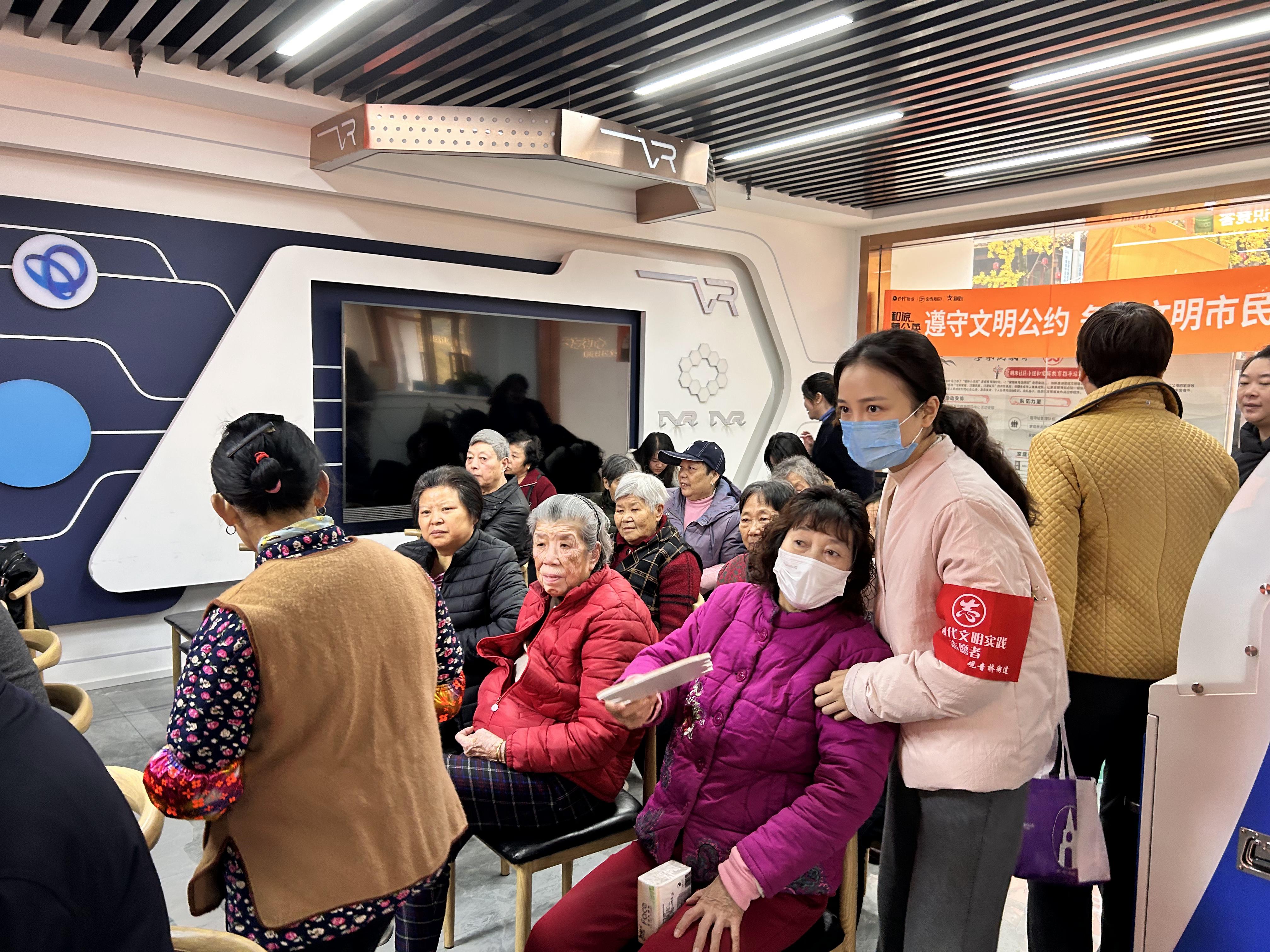 2023年12月8日观音桥街道明珠社区新时代文明实践站开展普法宣传活动.JPG