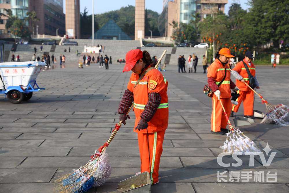 文明劝导员！长寿环卫工人有了&ldquo;新身份&rdquo;2.jpg