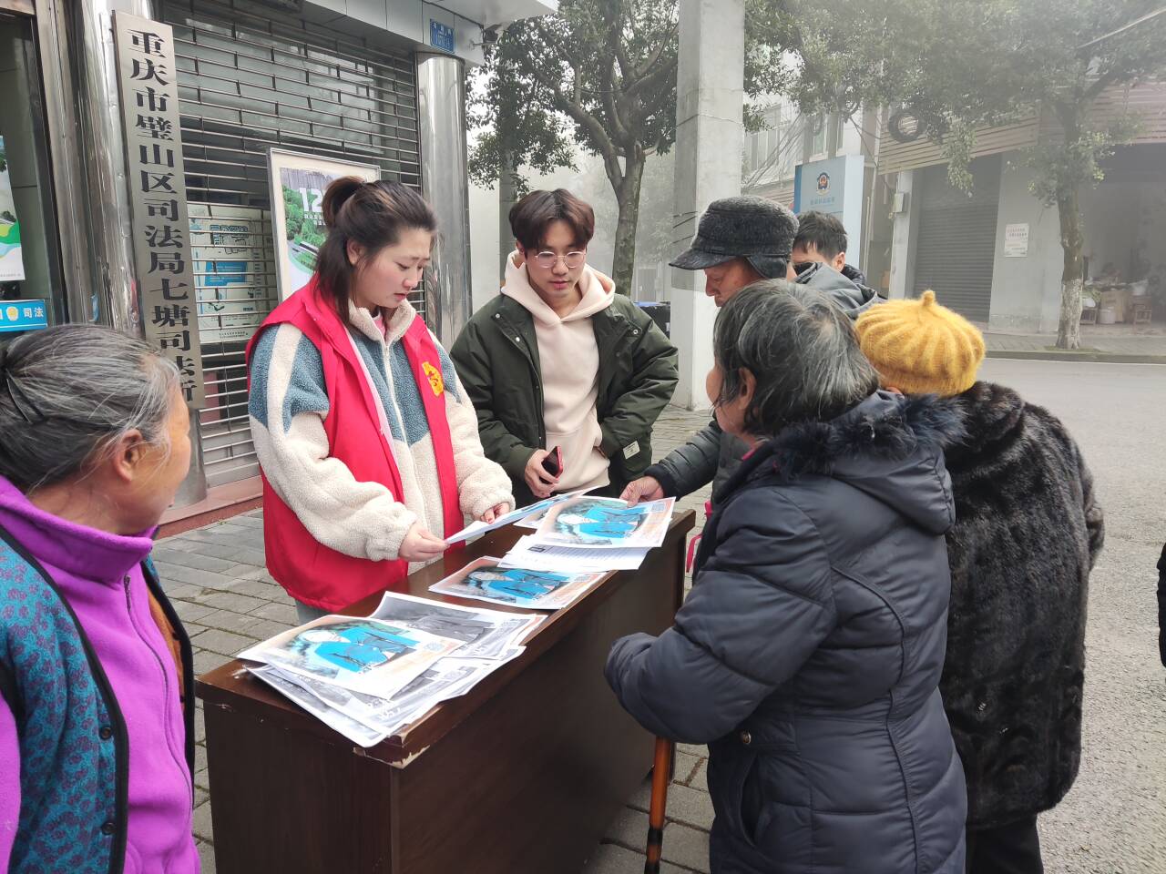 璧山区七塘镇新时代文明实践所1.12开展中国好人宣传活动.jpg