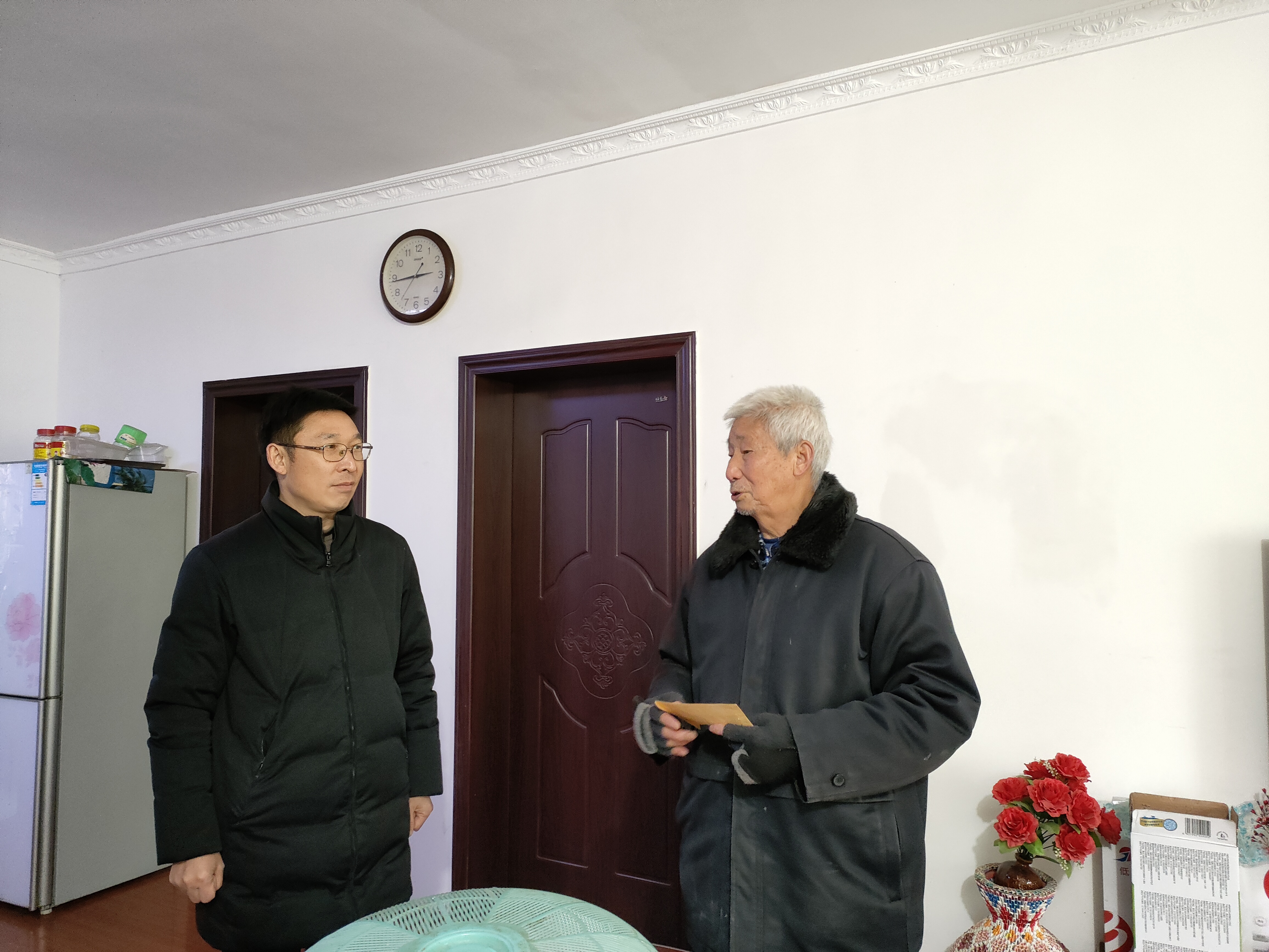 陶书记慰问河坝社区老党员1.24.jpg