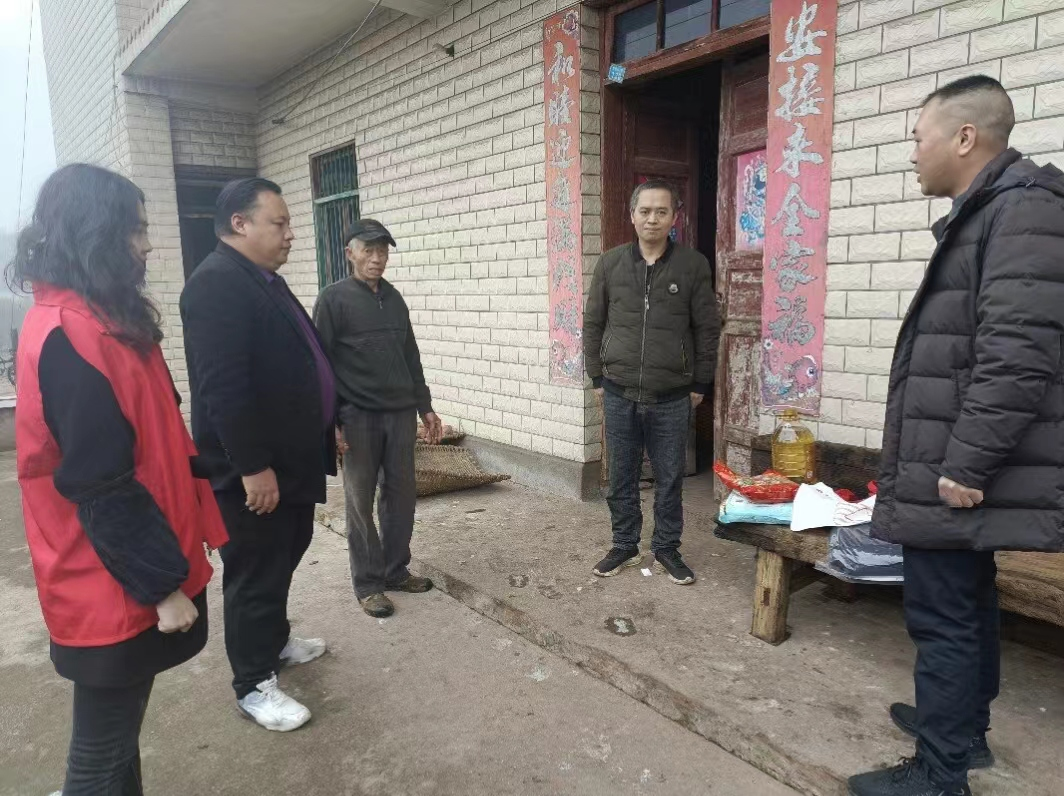 七塘镇七兴社区新时代文明实践站开展爱心帮扶送温暖活动.png