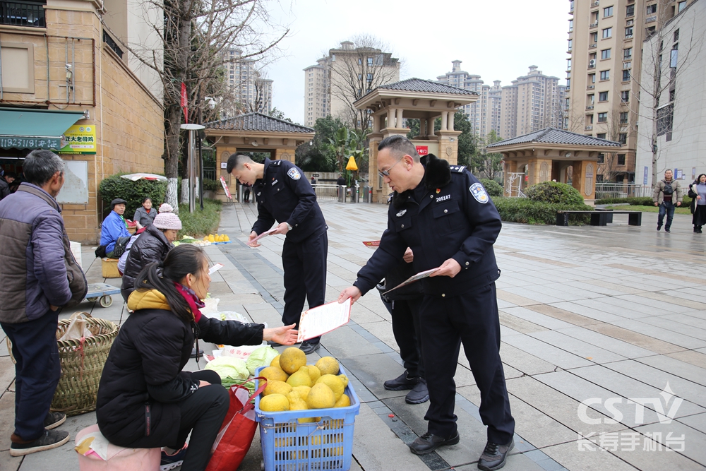 我区开展燃放烟花爆竹安全集中宣传活动2.jpg