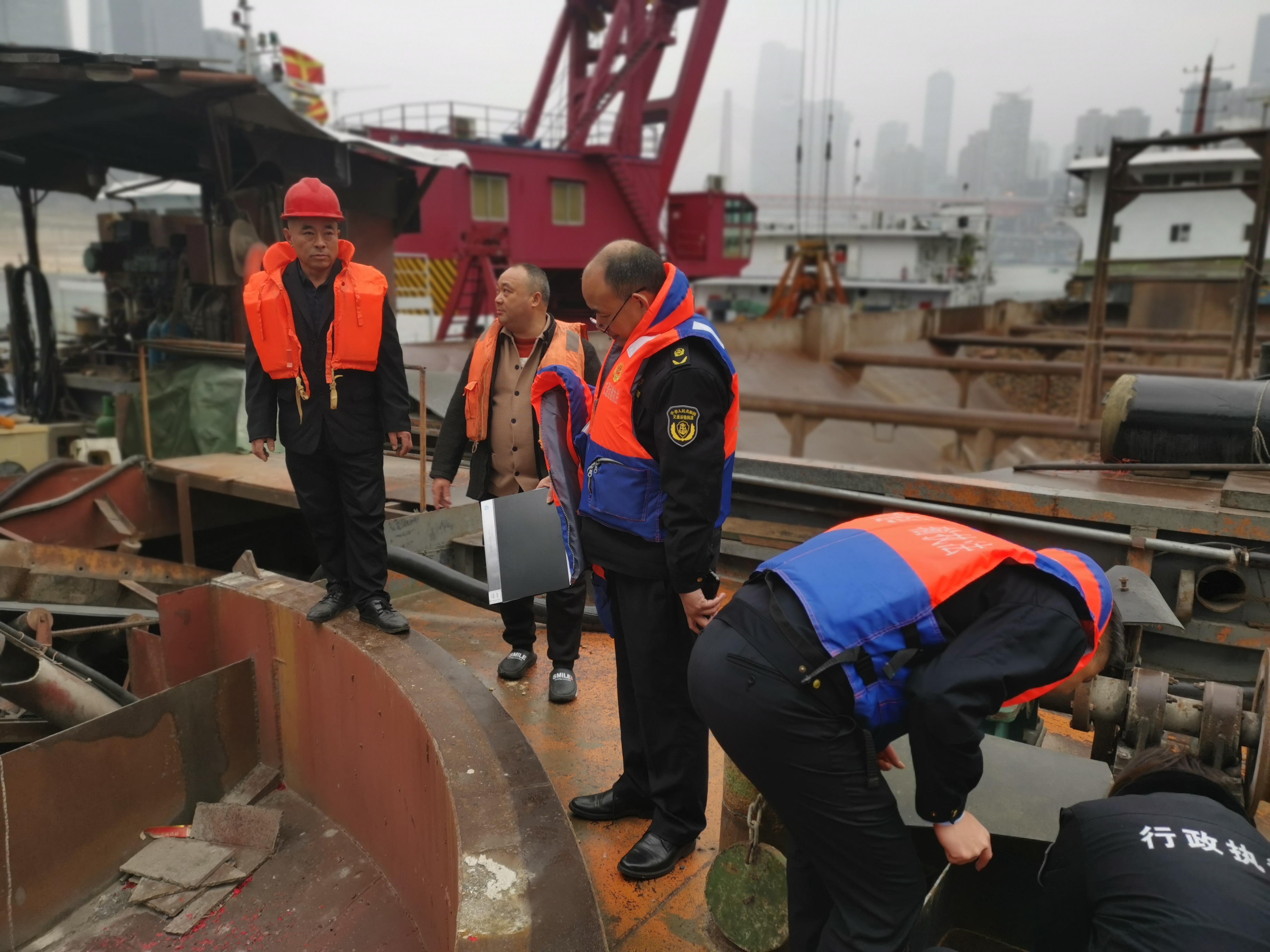 重庆港航支队助力重点民生工程节后复工复产