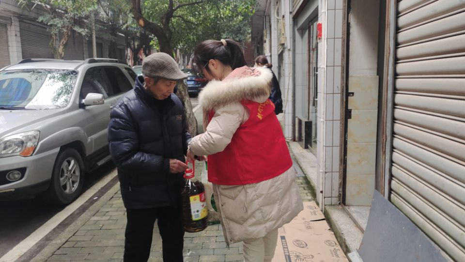 七塘镇四合村新时代文明实践站2.5开展春节慰问暖人心文明实践活动.png