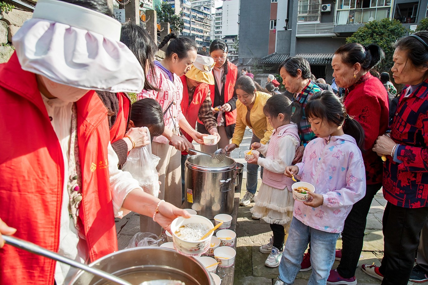 赠送小吃 余鸿 摄_MGL2778.jpg