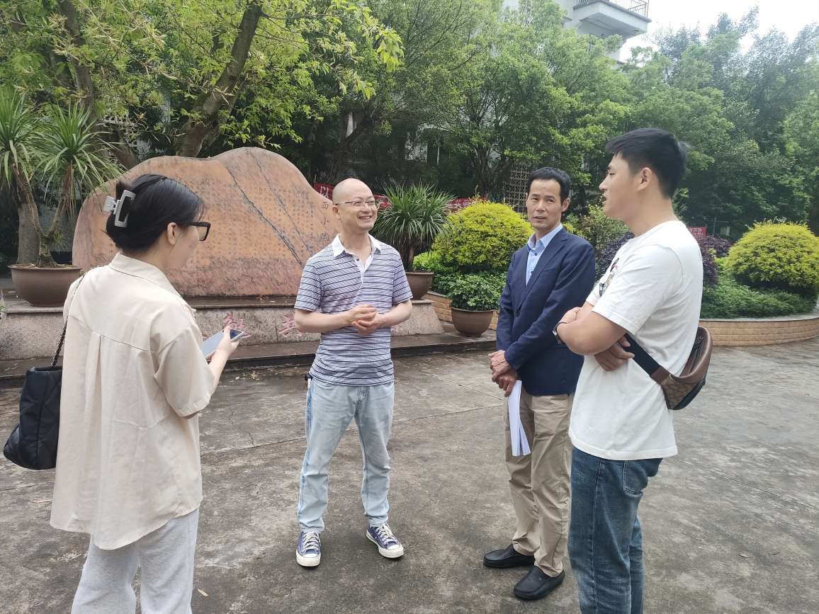 昭阳社工，区精神康复院医生在我镇开展学生心理疏导.jpg