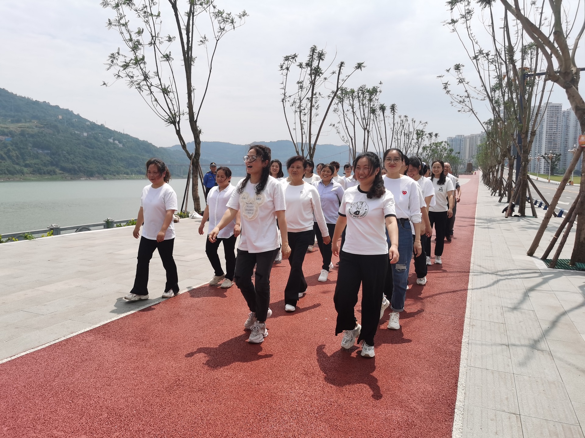 北门路社区：居民携手健步走 走出健康新生活