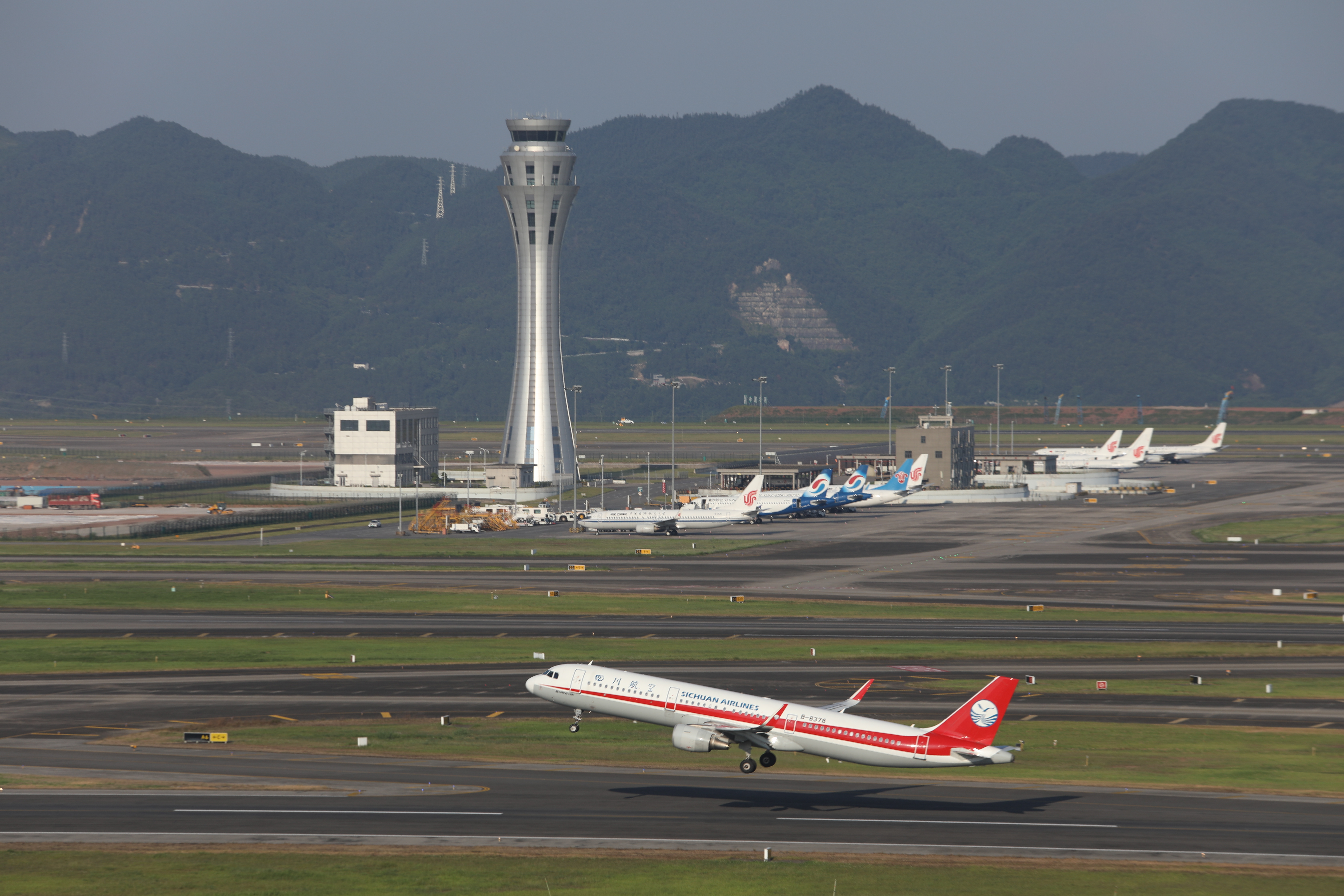 “五一”小长假 重庆江北国际机场预计迎送旅客超68万人次