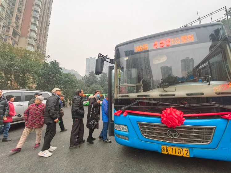 重庆九龙坡区：黄杨片区新开两路公交车 直达南岸区、万象城