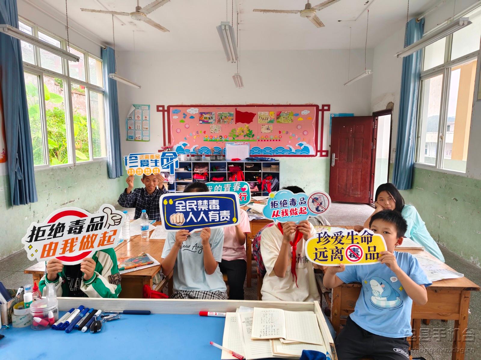 万板小学2.jpg