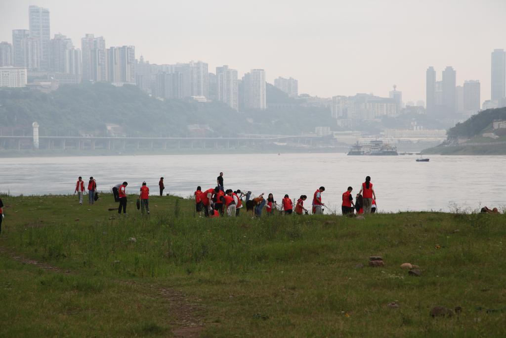 助力江河生态保护 重庆启动万名机关党员净岸巡河活动