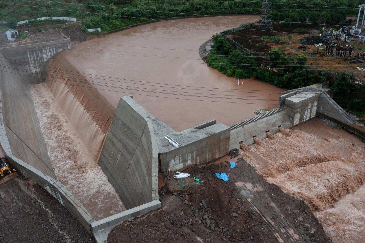 重庆万州区建起“小都江堰” 首次实现分洪削峰