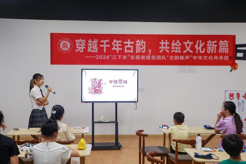 重庆电专学子“三下乡”活动播撒传承种子，点亮社区儿童暑期生活