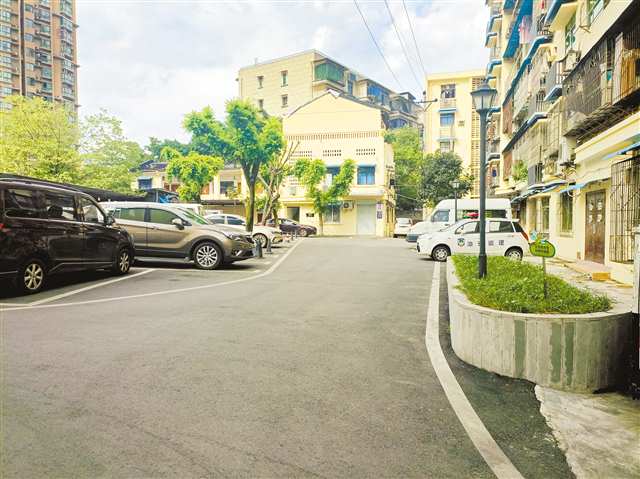 居民从“动辄投诉”到“商量着一起干” 党建统领让石桥铺街道老旧小区焕发生机