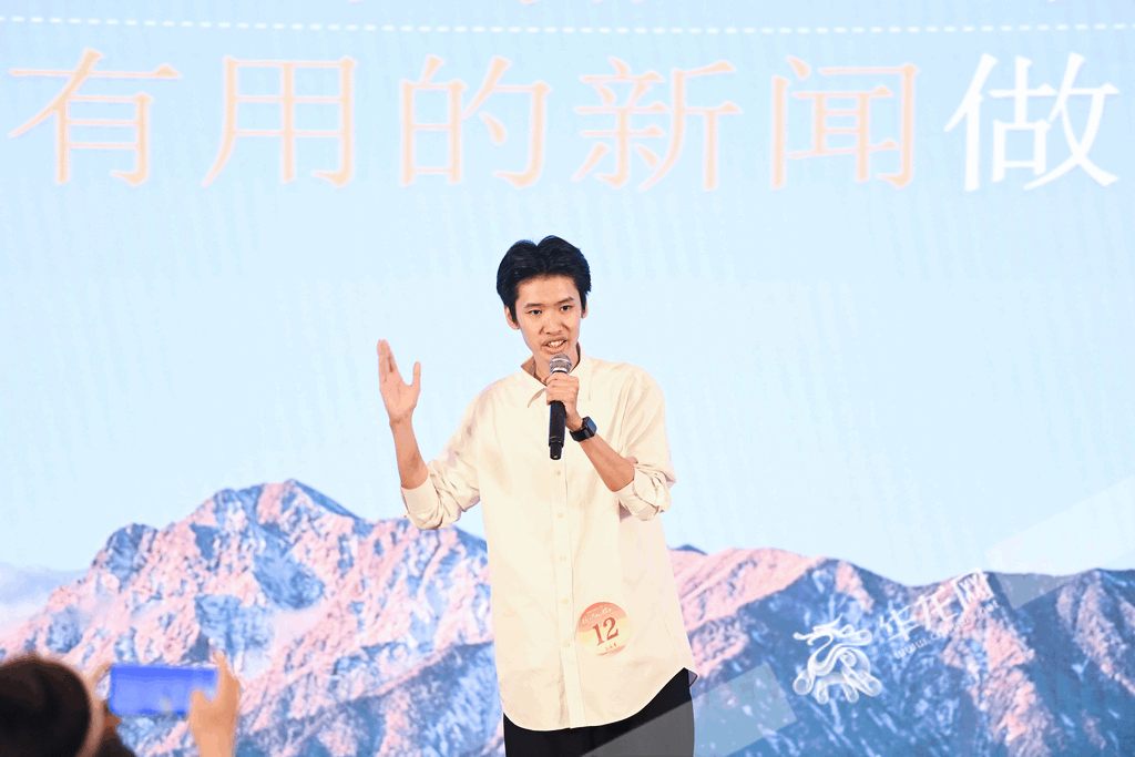 02——华龙网融媒体新闻中心韩曜聪。华龙网记者 石涛 摄