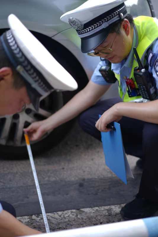 交巡警在事故现场研判