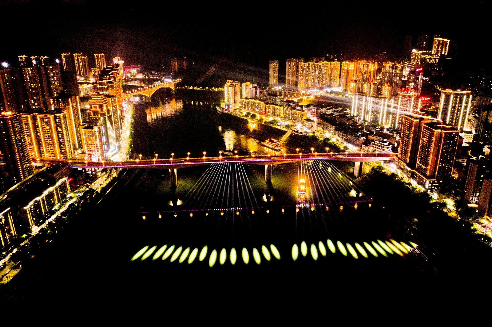 夜幕下的彭水县城夜景.jpg