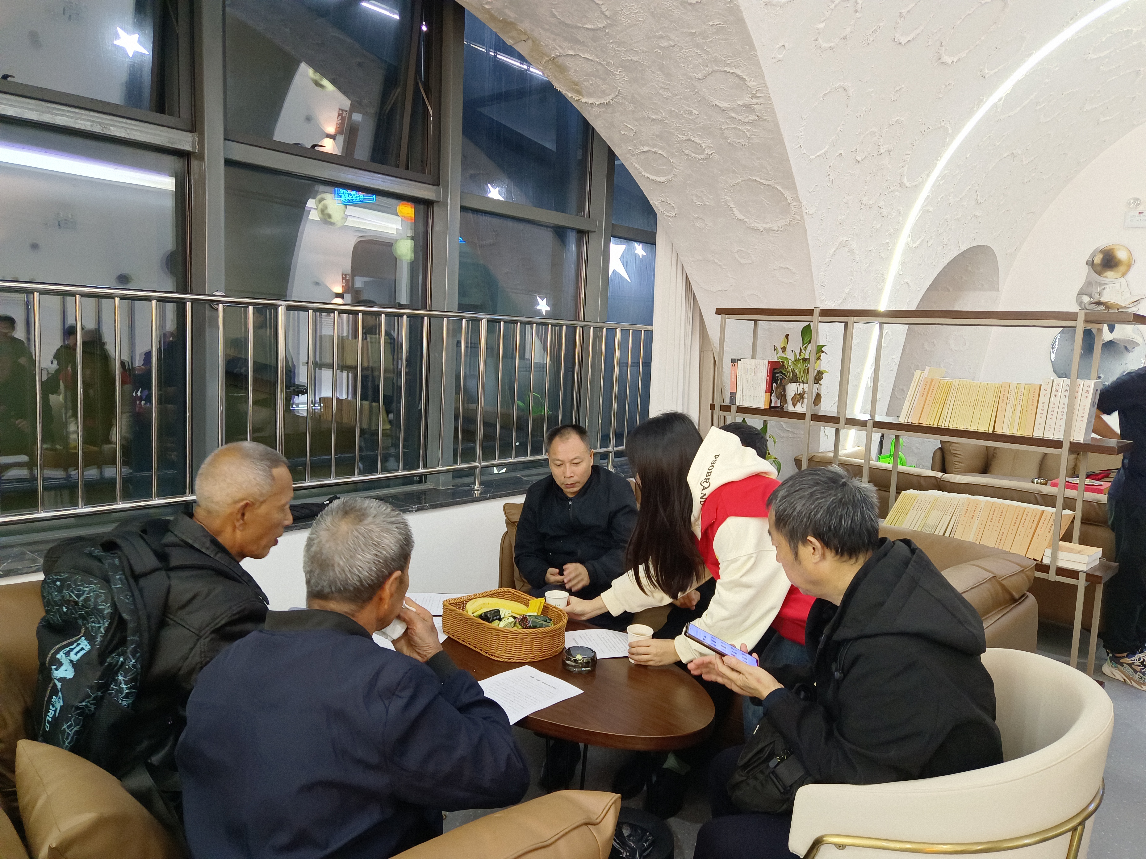 重阳节退休干部座谈会.jpg