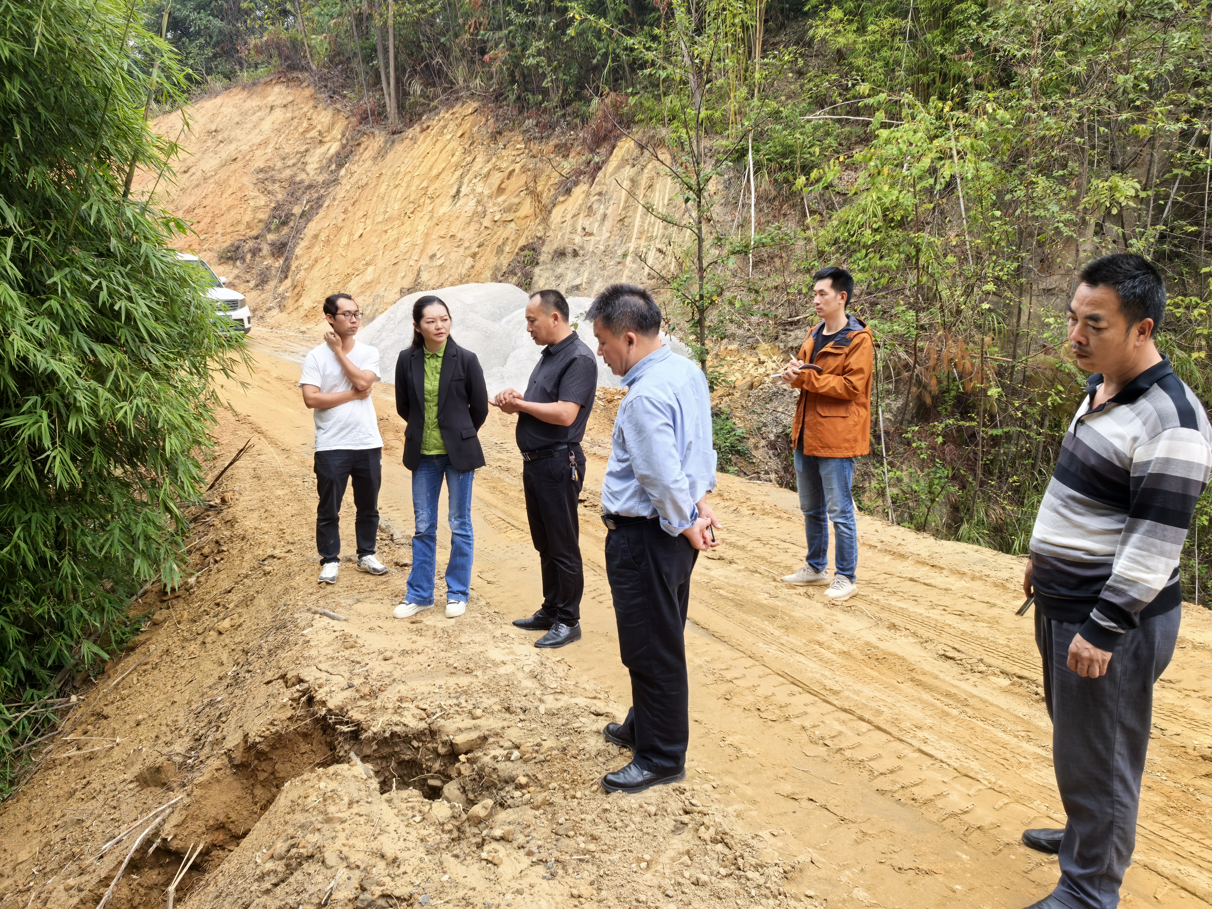 1102公路建设照片.jpg