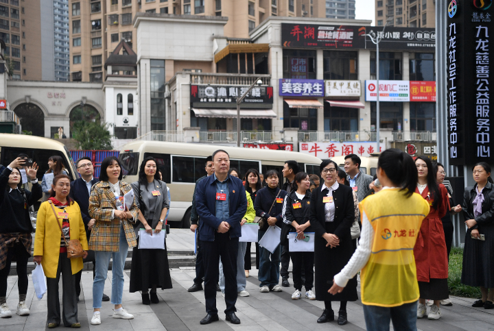 实地督办“发展壮大龙基金和社区公益微基金项目”、“未成年人保护重点项目”运行情况。.jpg