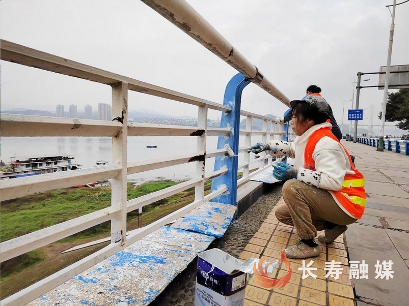 整治城区栏杆 提升城市形象