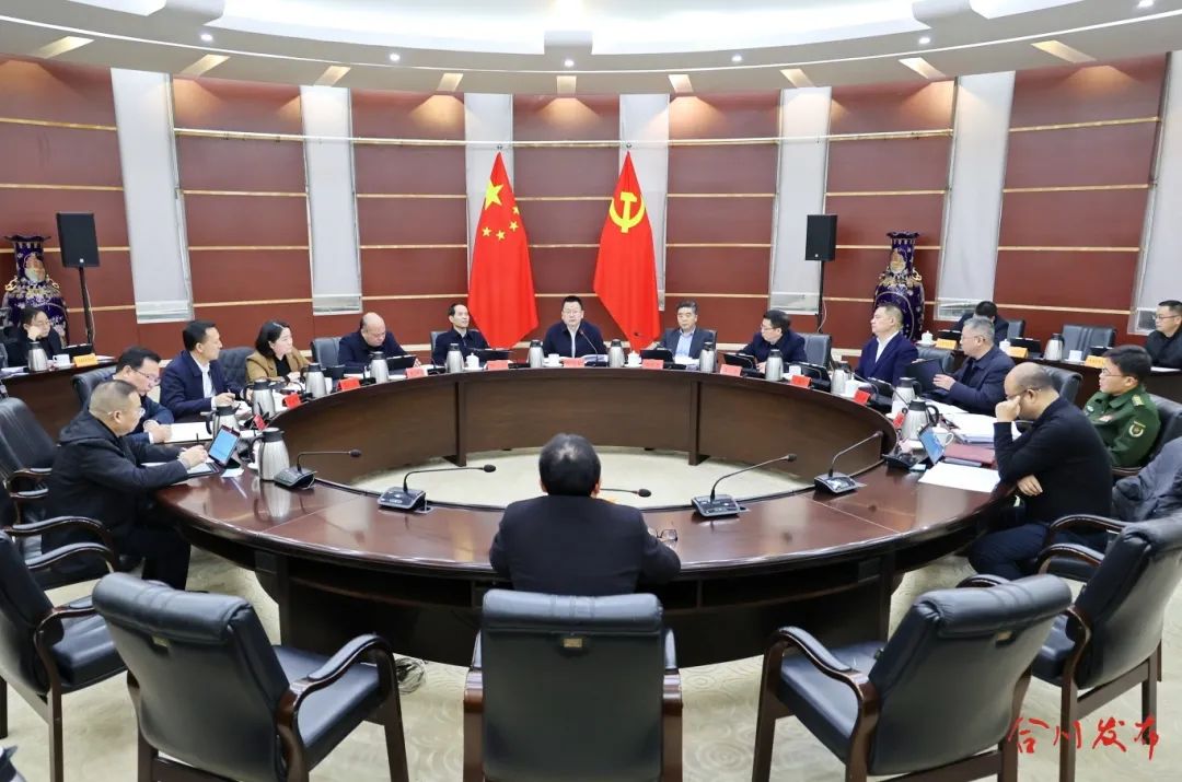 区委常委会召开会议 学习贯彻习近平总书记重要讲话重要指示精神 研究部署经济发展、干部队伍建设等工作