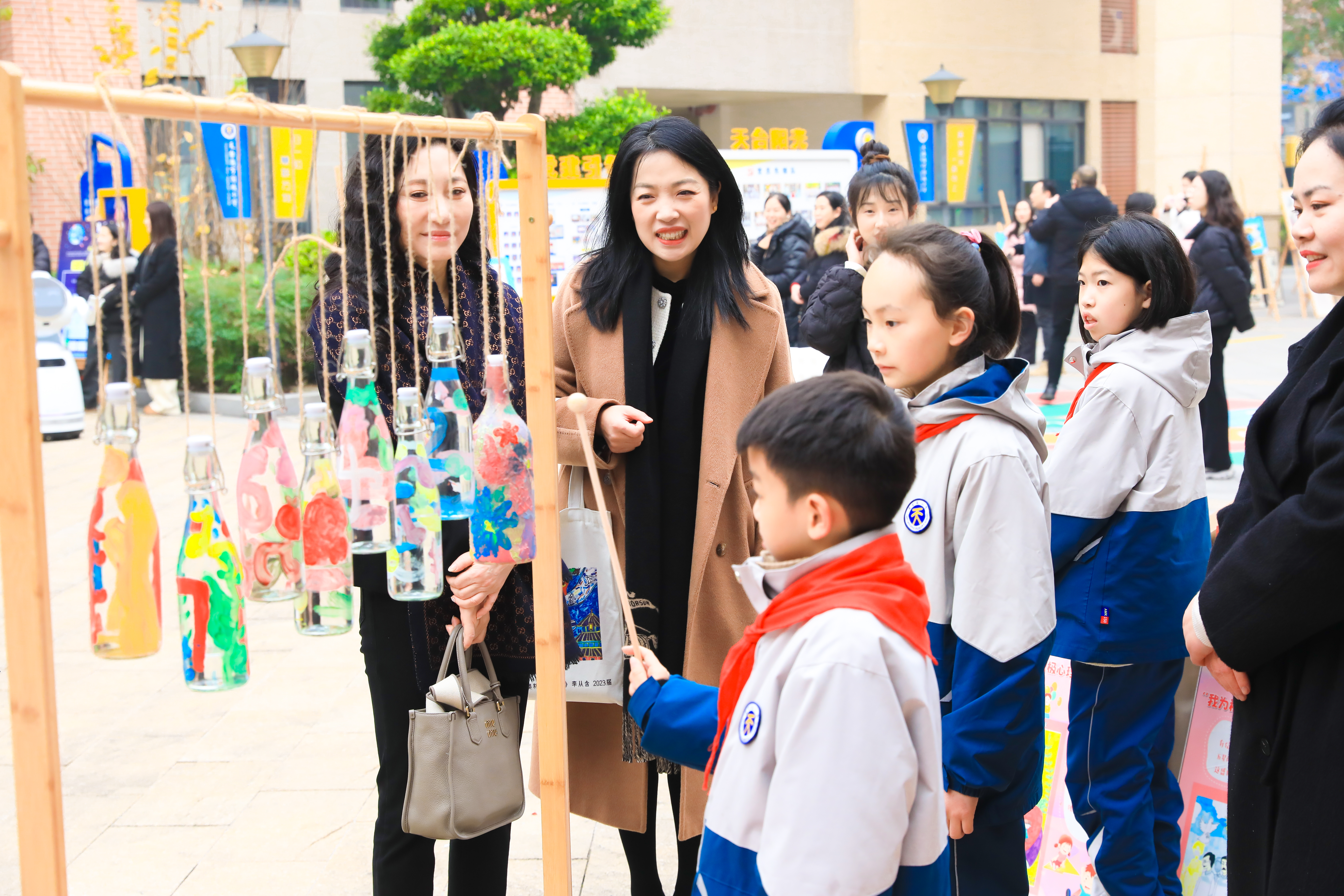 参观展览1.jpg