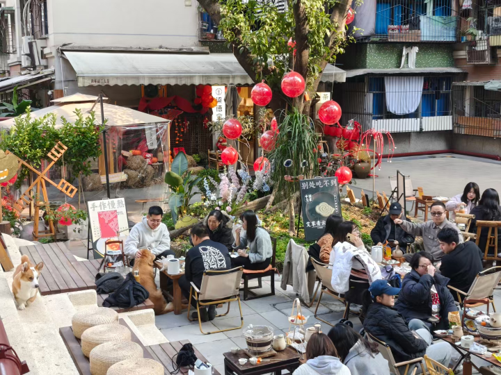 头条  小店里高朋满座。.jpg