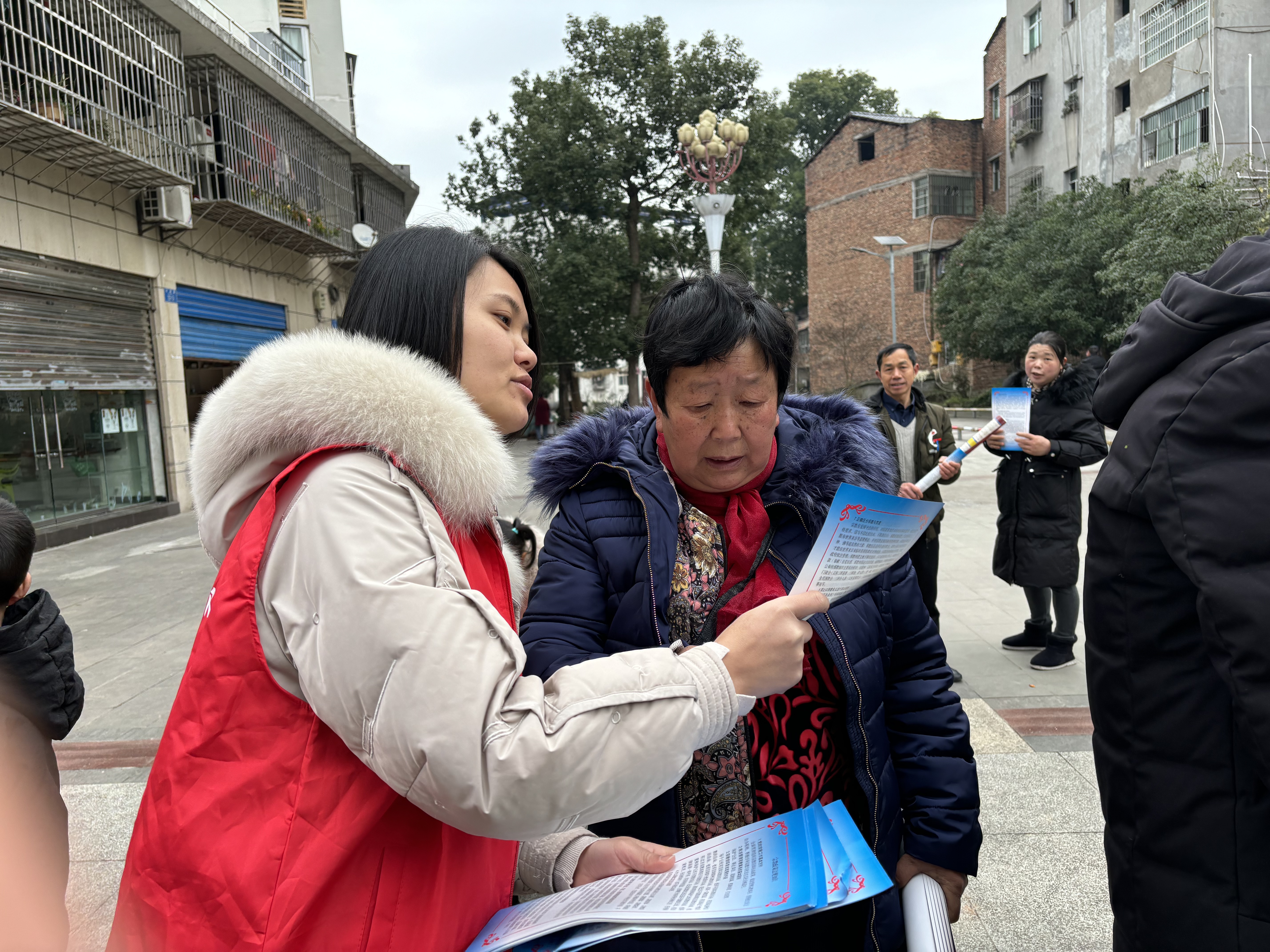 郭扶镇：崇尚科学文明，反对非法宗教 (1).jpg